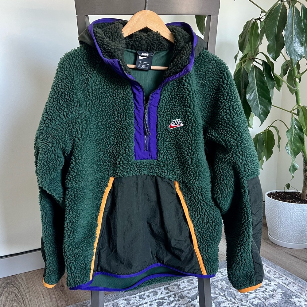 Men’s, small pullover/zipper forest green Nikes sweatshirt.